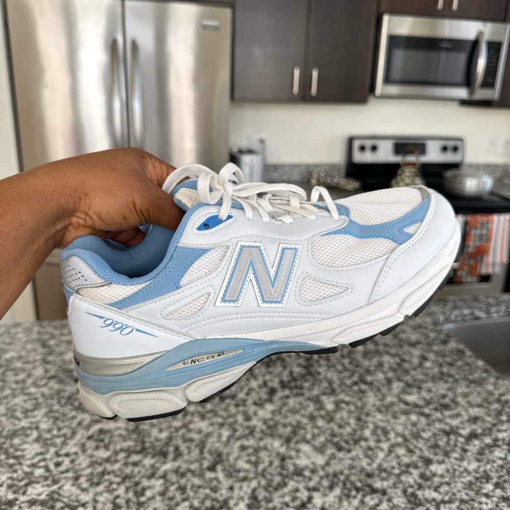 New Balance Women's White and Light Blue Sneakers